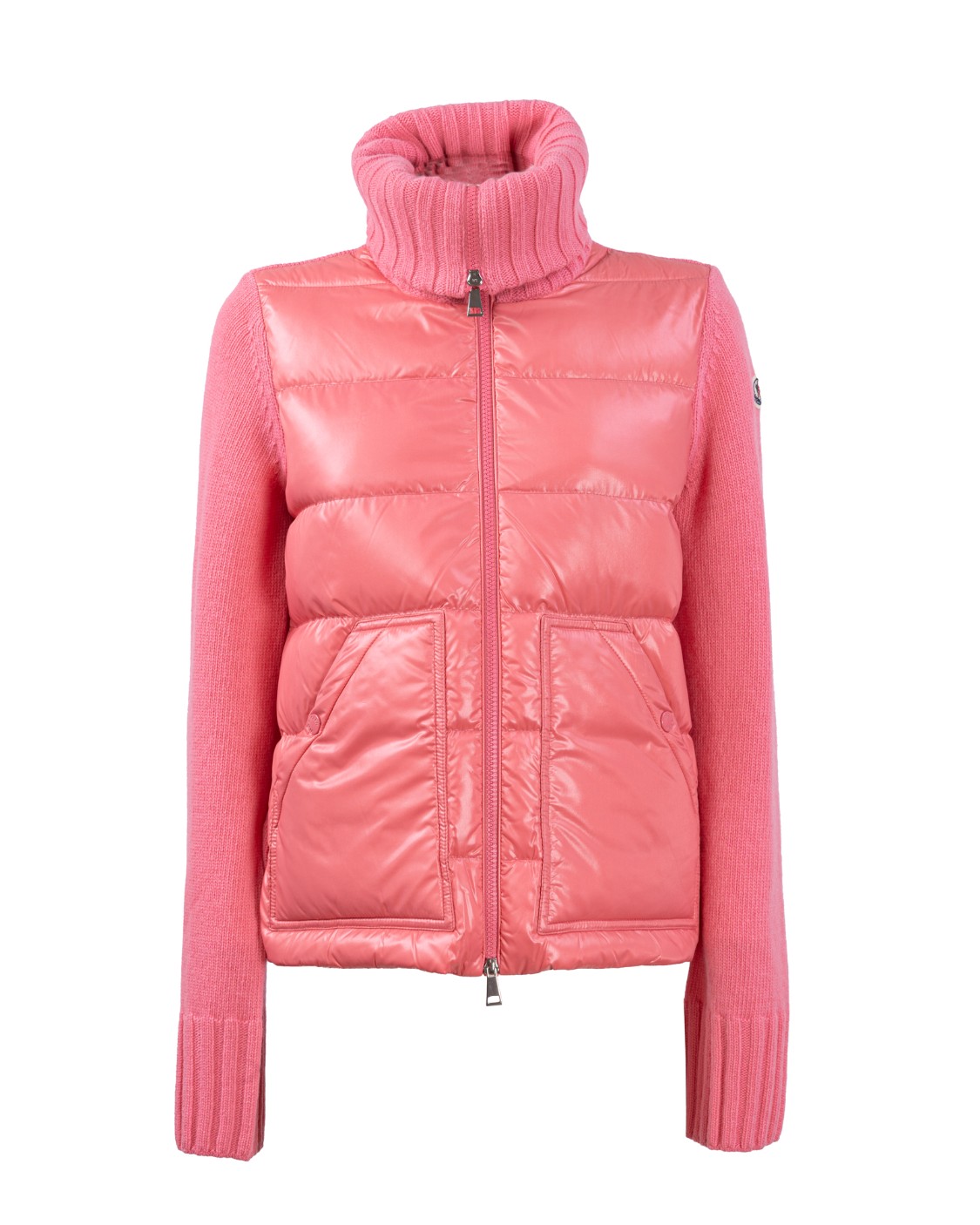 shop MONCLER Saldi Cardigan: Moncler cardigan imbottito in lana.
Realizzato in lana cardata.
Trapuntatura a boudin sul davanti.
Tasche in nylon.
Retro e maniche con lavorazione rasata.
Finezza 5.
Chiusura con zip.
Composizione: 100% Poliammide.
Imbottitura: 90% Piumino 10% Piuma d'oca.
Fabbricato in Moldavia.. 9B00013 M1115-539 number 2047644